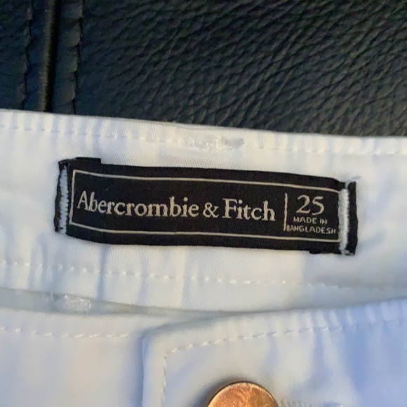 Abercrombie and Fitch shorts, Size 25. - Picture 3 of 3